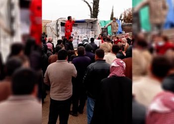 توزيع مساعدات غذائية على الأهالي المحاصرين في ريف كوباني