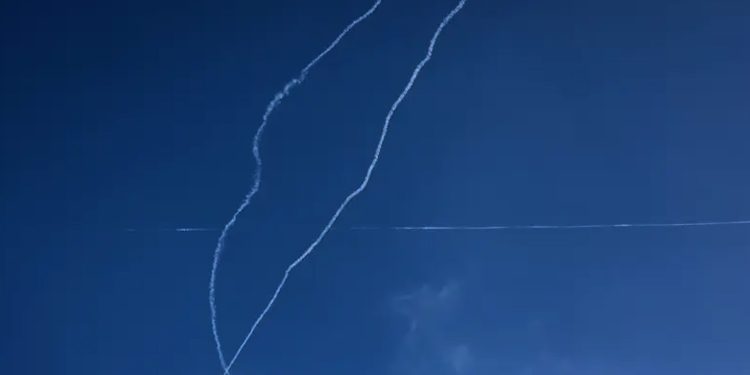 إيران تستهدف مجمع رافائيل العسكري وإسرائيل ترد بغارات