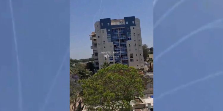 أطلاق 40 صاروخ على أهداف أمريكية وأسرائيلية من عملية الوعد الصادق