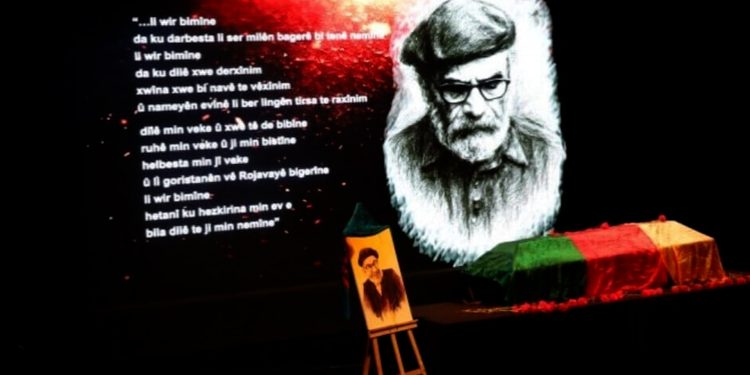 تشييع جثمان الشاعر الكردي أحمد حسيني من آمد بمراسم وداعية