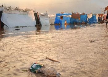 مياه الأمطار الغزيرة تغمر خيم المهجرين في مخيم واشو كاني بالحسكة
