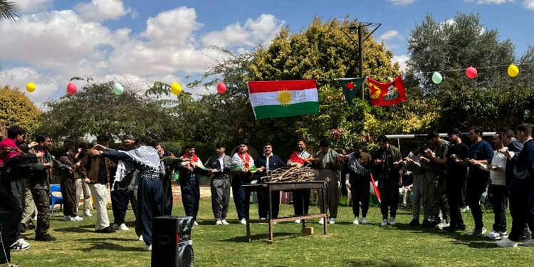 الجالية الكردية في مصر تحتفل بنوروز بالتزامن مع عيد الفطر في مشهد يجسد التعايش الثقافي