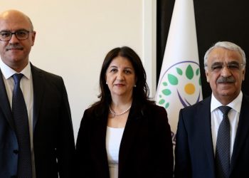 وفد إمرالي لحزب المساواة وديمقراطية الشعوب يلتقي القائد عبد الله أوجلان