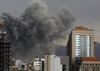 الجيش الإسرائيلي يعلن شن موجة جديدة من الهجمات على البنى التحتية في طهران