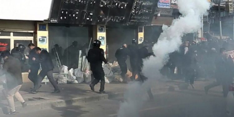 اعتقال319 مواطناً في شرق كردستان ومدن إيرانية دون أمر قضائي