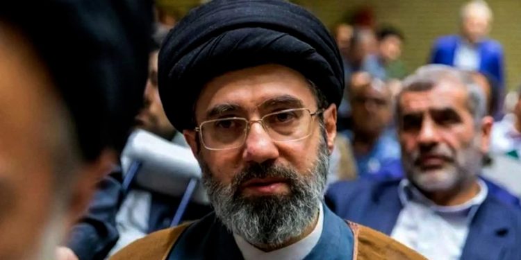 خامنئي يتجه لإدارة جديدة لمضيق هرمز