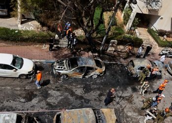 هجوم منسق من 3 جبهات..صواريخ ومسيرات من إيران ولبنان واليمن تستهدف إسرائيل