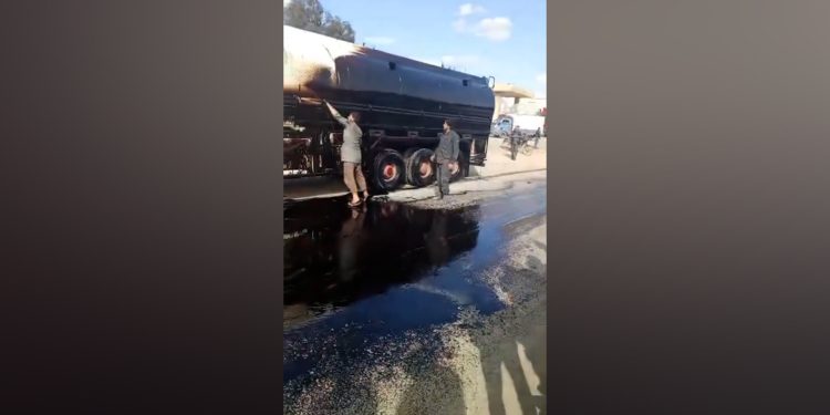 لليوم الثاني على التوالي..مجهولون يستهدفون صهاريج نفطية بريف دير الزور