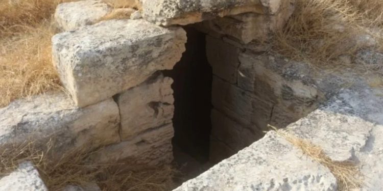بحماية أمنية..خبراء أتراك ينقبون عن الآثار في ريف حلب الشرقي