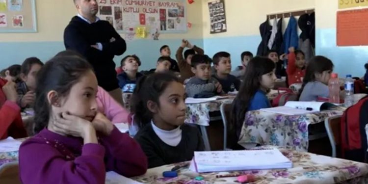اغتراب تعليمي يهدد مستقبل طلاب عفرين العائدين إلى ديارهم