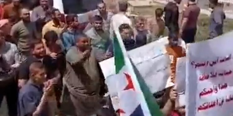 أهالي جبل عقيل بريف حلب يعبرون عن رفضهم لاستيلاء قاعدة تركية على أراضيهم ومنازلهم