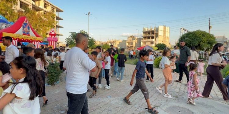 حدائق كوباني تمتلئ بالعائلات والأطفال احتفالا بعيد الأضحى