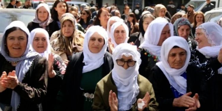 مجلس أمهات السلام يطالب بزيارة القائد عبد الله أوجلان