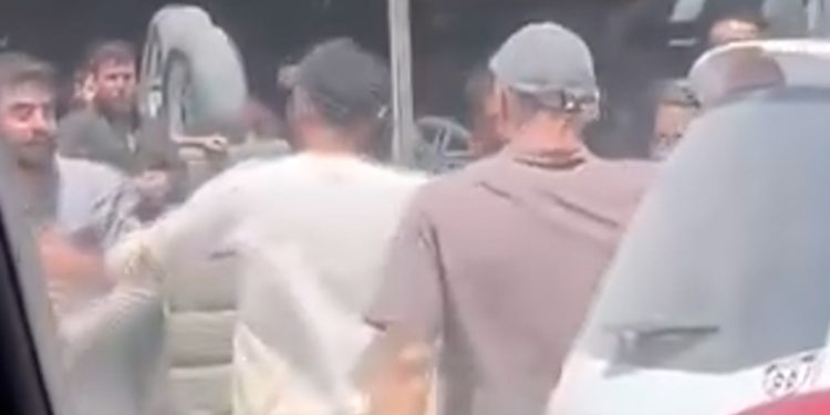الرقة.. حادثة الاعتداء على شاب ووالده تُثير موجة غضب على مواقع التواصل الاجتماعي