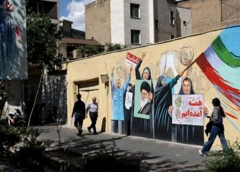 قائد الجيش الباكستاني يزور إيران ويلتقي مسؤولين