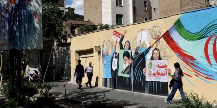 قائد الجيش الباكستاني يزور إيران ويلتقي مسؤولين
