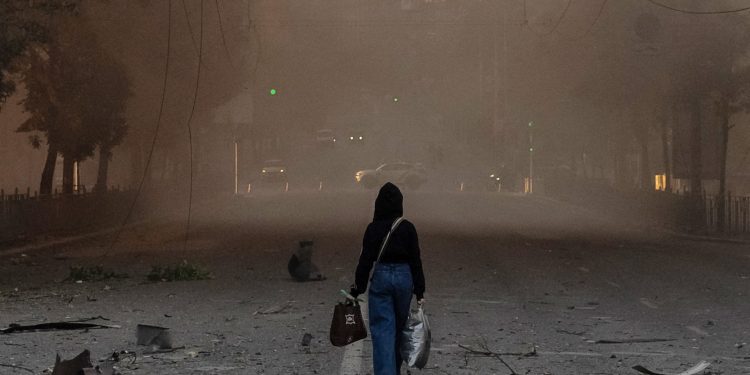 “هجوم روسي ضخم يهز كييف.. انفجارات عنيفة وتحذيرات من ضربة واسعة بـ”أوريشنيك