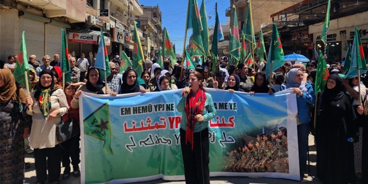 مسيرة جماهيرية حاشدة في قامشلو دعماً لوحدات حماية المرأة 