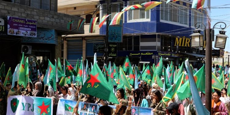 مسيرة جماهيرية في الحسكة تؤكد دعم وحدات حماية المرأة
