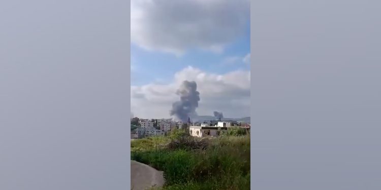مقتل 12 شخصاً بينهم امرأتان بغارات إسرائيلية على عدة بلدات في جنوب لبنان