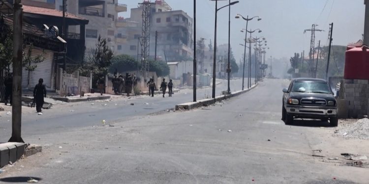 قذيفة من مواقع سيطرة قوات الحكومة المؤقتة تستهدف نقطة للحرس الوطني على أطراف مدينة السويداء