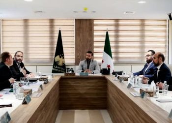 الحكومة المؤقتة في سوريا تقر التعامل بالليرة في عمليات بيع المشتقات النفطية