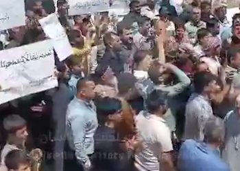 أهالي جبل عقيل يحتجون أمام القاعدة التركية تحت شعار “جمعة أهل الدار”