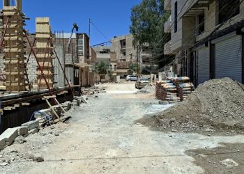 تراكم مواد البناء يفاقم أزمة المرور في الحسكة