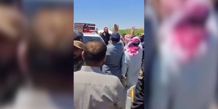 سقوط سيارة في نهر الفرات أثناء عبورها على عبارة بدائية