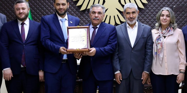محافظ الحسكة يكرم مشرفو العملية الامتحانية في المحافظة