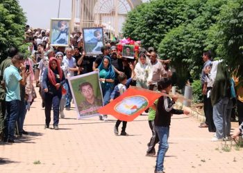 تشييع جثماني مقاتلَين من قسد إلى مثواهما الأخير في درباسية