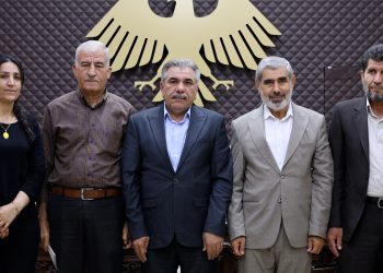 اجتماع مشترك لمحافظ الحسكة والوفد الرئاسي مع لجنة مهجري سري كانيه يناقش ترتيبات العودة الآمنة