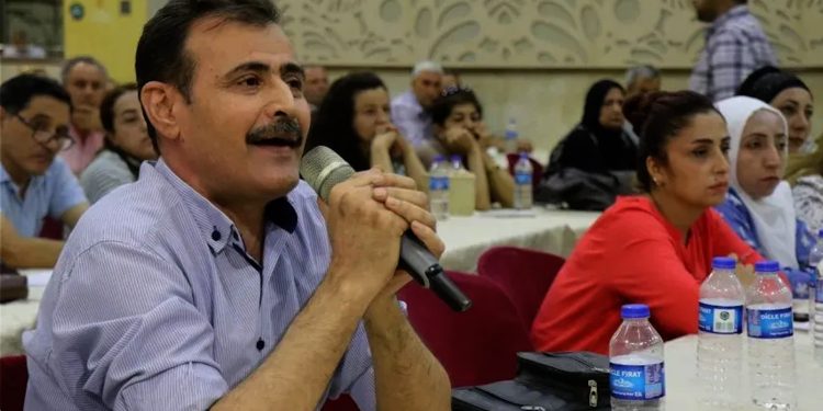 كاتب سوري: سوريا تحتاج دستوراً جامعاً يعكس التعددية ويؤسس للاستقرار