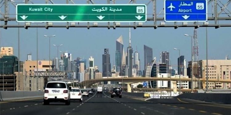 إيران تعلن قصف أهداف أمريكية في قواعد بالكويت والبحرين والأردن