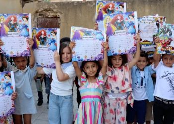 27598 طالب وطالبة في كوباني يستلمون الجلاء المدرسي