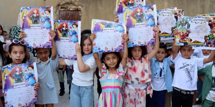 27598 طالب وطالبة في كوباني يستلمون الجلاء المدرسي