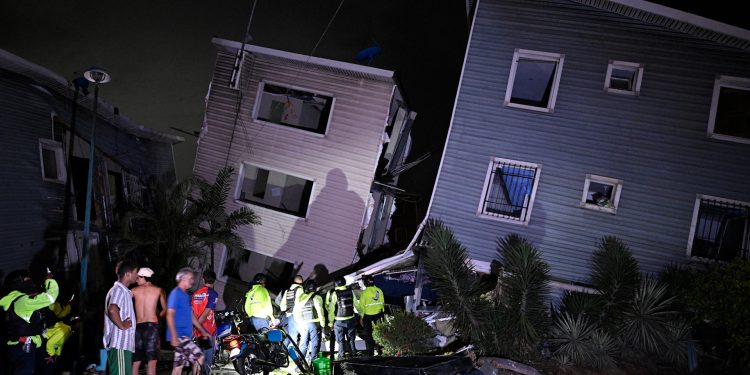 32 قتيلاً و700 جريح حصيلة زلزالين ضربا فنزويلا