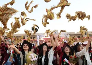 معلمون وطلاب في تل تمر يرحبون بالاعتراف بشهادات الإدارة الذاتية ويطالبون بخطوات إضافية