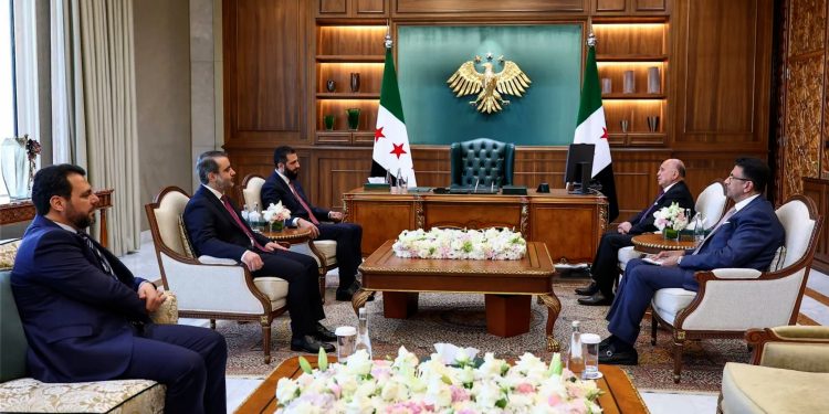 وزير الخارجية العراقي يلتقي الشرع والشيباني في دمشق