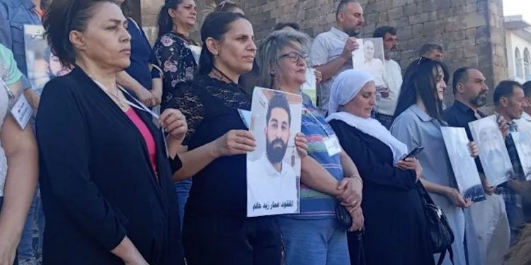 وقفة احتجاجية في السويداء للمطالبة بكشف مصير المعتقلين والمغيبين قسراً