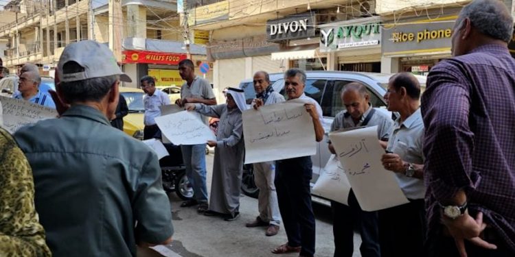 متقاعدو قامشلو يحتجون للمطالبة برواتبهم المقطوعة