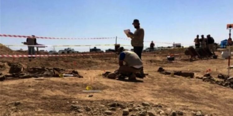المرصد السوري: العثور على 19 مقبرة جماعية ضمت رفات 186 ضحية منذ بداية العام