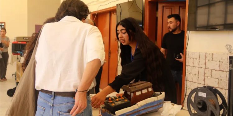 طالبات جامعة روجآفا يقدمن مشاريع علمية مبتكرة تخدم المجتمع