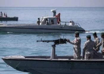 إيران توسّع هجماتها على مواقع أميركية في الخليج والأردن.. والحرس الثوري يحذّر الدول المستضيفة للقوات الأميركية