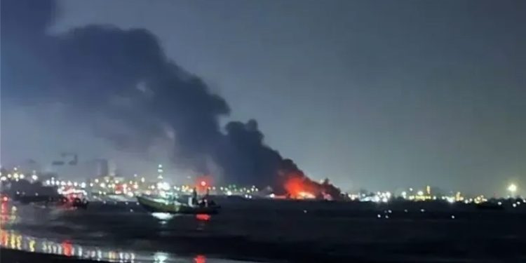 إعلام إيراني: مقتل 8 جنود إيرانيين بهجمات أمريكية على بندر عباس وبوشهر