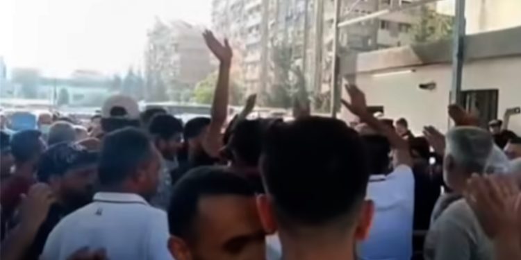 احتجاجات في دمشق بعد نقل كراج درعا.. وفوضى مرورية في دوار الكسوة