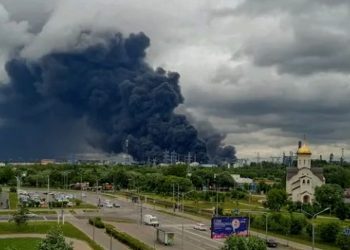 مسيرات أوكرانية تشعل منطقة صناعية في روسيا