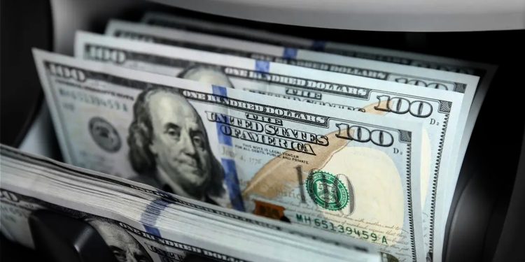 أمريكا تستأنف إرسال شحنات الدولار النقدي جواً إلى العراق بعد توقف دام لعدة أشهر