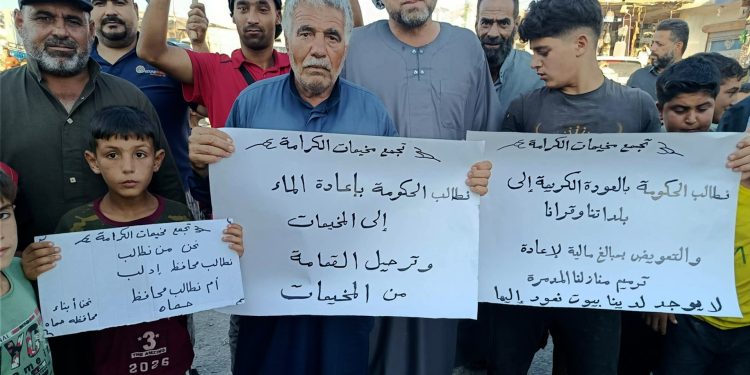 أزمة الخدمات وإعادة الإعمار تتصدر مطالب محتجي مخيمات الكرامة بإدلب