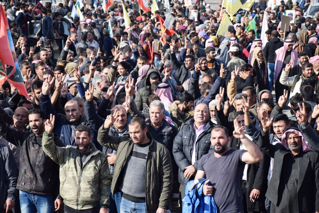 Şêniyên Bakur û Rojhilatê Sûrî li dijî dagirkeriya dewleta Tirk li Eyn Îsayê meşek li dar xist